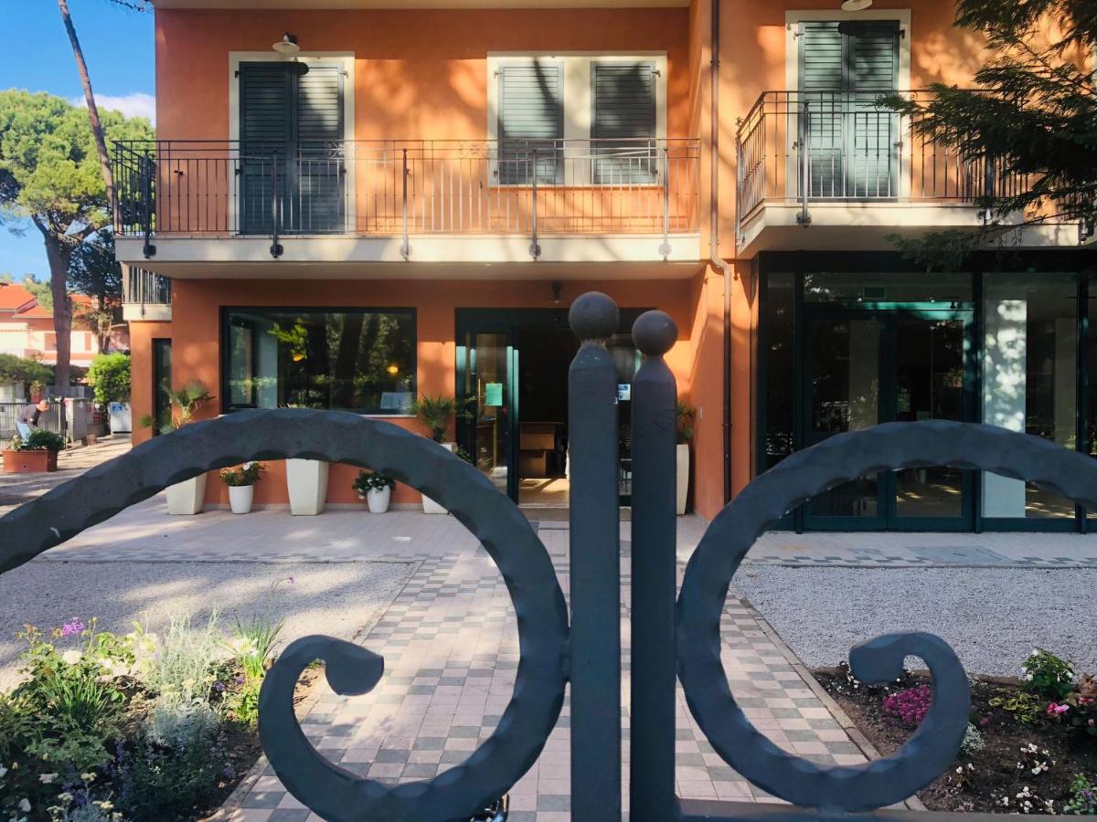Hotel B&B Des Bains Milano Marittima Exterior photo