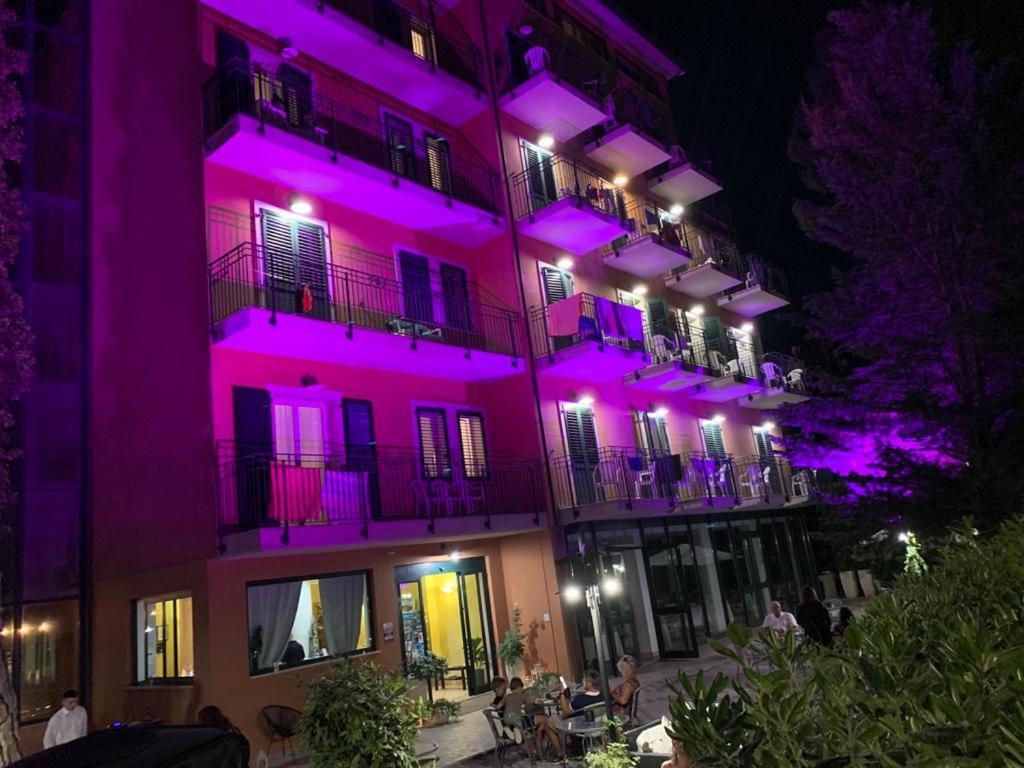 Hotel B&B Des Bains Milano Marittima Exterior photo