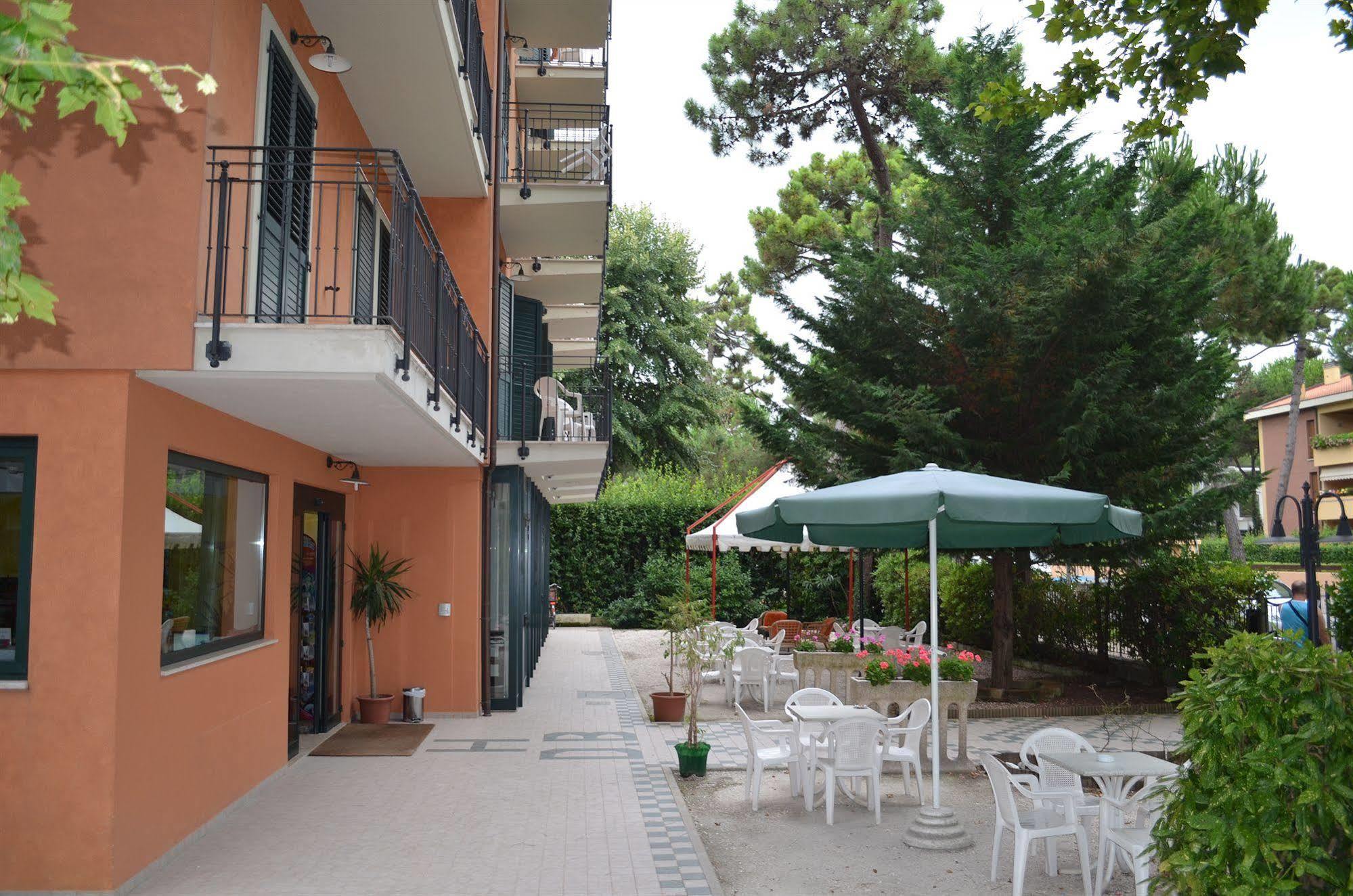 Hotel B&B Des Bains Milano Marittima Exterior photo